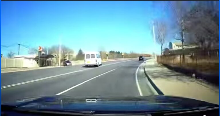 Poliția a identificat șoferul microbuzului de rută care a pus în pericol pasagerii, circulând pe contrasens