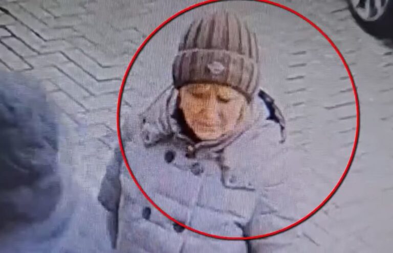 (video) Cum își însușește 10.000 de lei dintr-un bancomat. Femeia, căutată de poliție