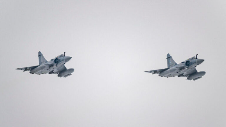 Ucraina a folosit în premieră avioane franceze de vânătoare Mirage 2000 pentru a doborî rachete ruseşti