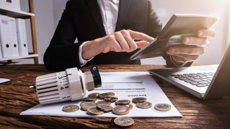 Noile tarife la energie electrică au intrat în vigoare: Cum se calculează facturile