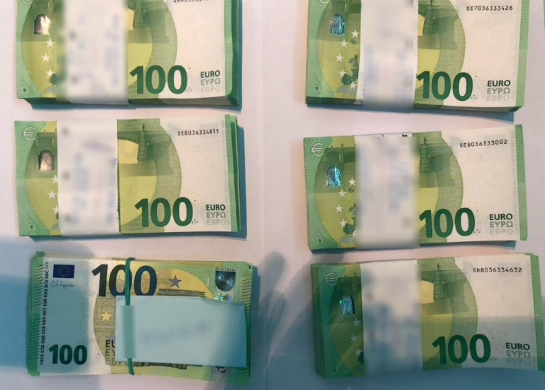 S-a pornit la Milano cu 60.000 de euro, dar a fost prinsă pe Aeroportul Internațional Chișinău