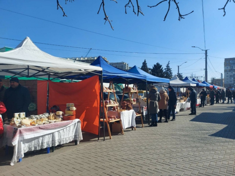 Iarmaroace cu produse autohtone în mai multe sectoare din Chișinău. Primărie anunță locațiile
