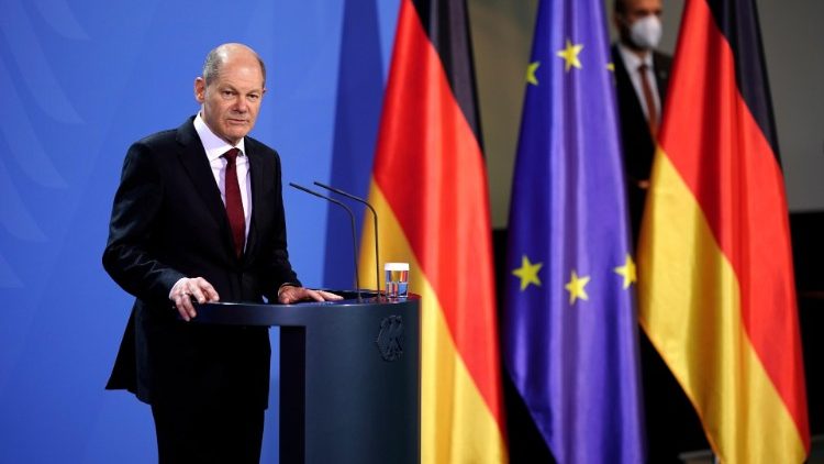 Cancelarul german Olaf Scholz a fost destituit oficial de către preşedintele Steinmeier