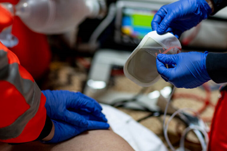 Pensionară salvată, după un stop cardio-respirator, la Strășeni. Cinci medici și două ambulanțe au intervenit