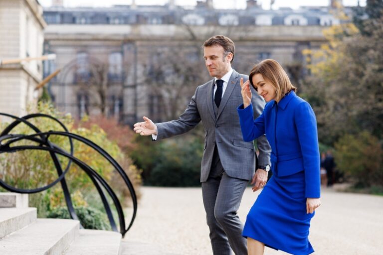 Maia Sandu a plecat în Franța la invitația lui Emmanuel Macron. Subiectele ce urmează a fi discutate