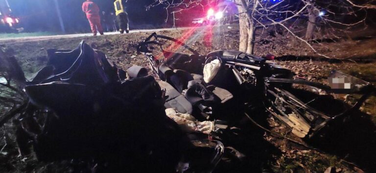 Grav accident, la Sîngerei. Mașina făcută zob, iar un tânăr de 15 ani a decedat pe loc. Poliția vine cu detaliile tragediei