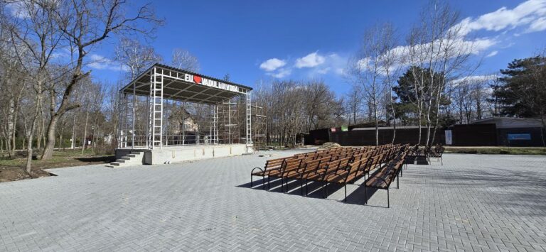 (foto) Un nou Teatru de Vară este construit în municipiul Chișinău. Cum arată complexul de odihnă