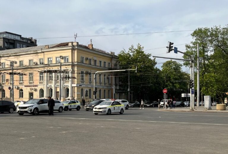 Atenție, șoferi! Restricții de circulație pe mai multe străzi din Chișinău pentru joi, 20 martie