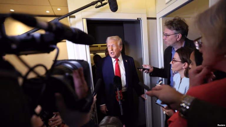 Trump îl amenință pe Putin cu sancțiuni și îl critică pe Zelenski