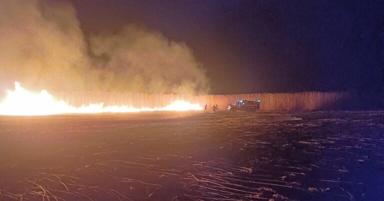 Două echipe de pompieri au intervenit la stingerea unui incendiu la Pașcani, Cahul. Specialiștii avertizează populația