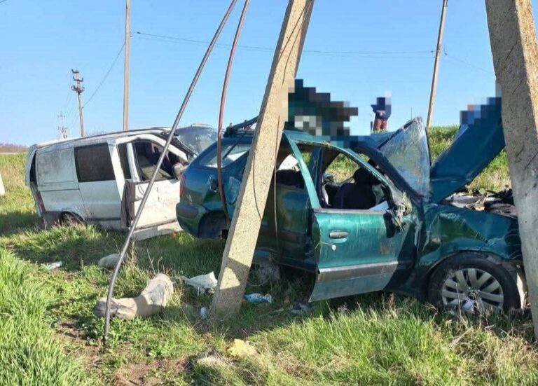 O persoană decedată și alte patru grav rănite într-un accident, la Florești