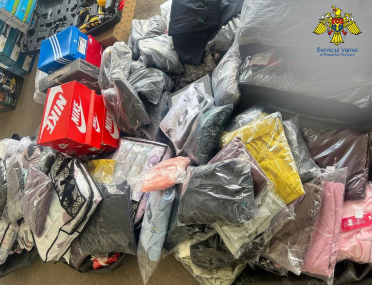 Marfă de peste 100.000 de lei depistată, de vameși, într-un Ford pe str. Băcioii Noi.