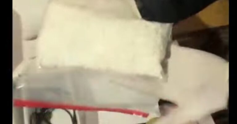 Cinci dolari pentru un ascunziș de droguri. Doi curieri din Strășeni, reținuți