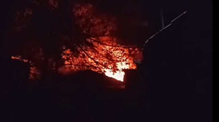 Paznicul Pieței Centrale din Căușeni a primit arsuri, după izbucnirea unui incendiu