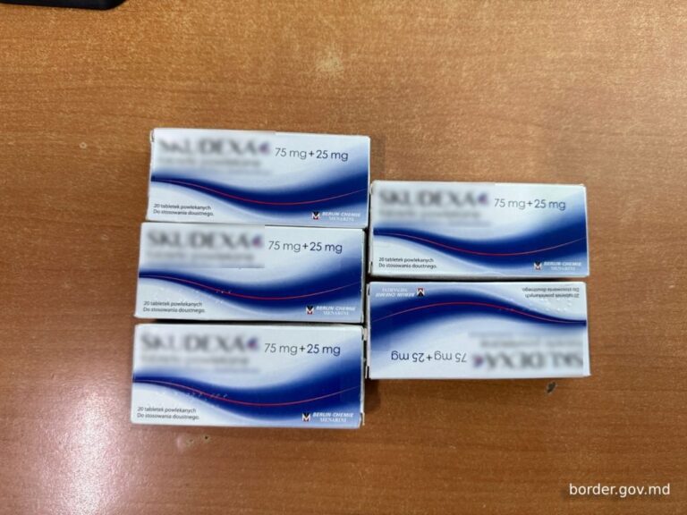 Transport ilicit de medicamente la vama Costești, într-un autobus internațional