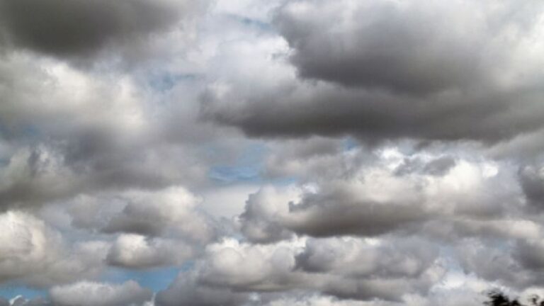 /METEO/ Vreme posomorâtă și cer noros. Ce temperaturi vom avea joi, 3 aprilie