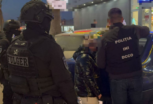 (video) „-Dolarii sunt de tip nou sau vechi? -Scrie când primești cash-ul”. Pensionari scurși de 7 milioane de lei