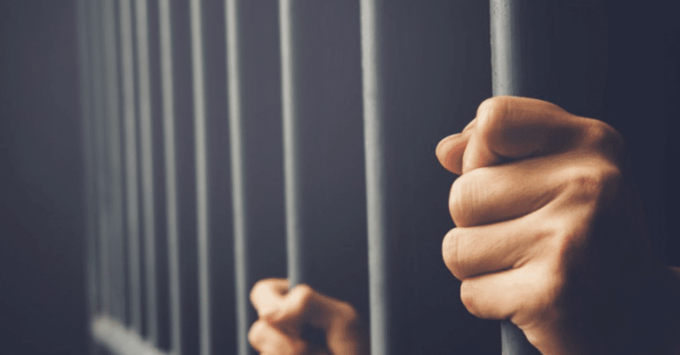 Răfuială între doi bărbați, la Fălești. În urma loviturilor victima a decedat