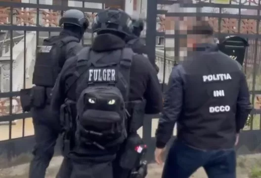 (video) Tată și fiu din Ocnița, cercetați pentru șantaj împotriva unui bărbat care dorea să revină în casa părintească