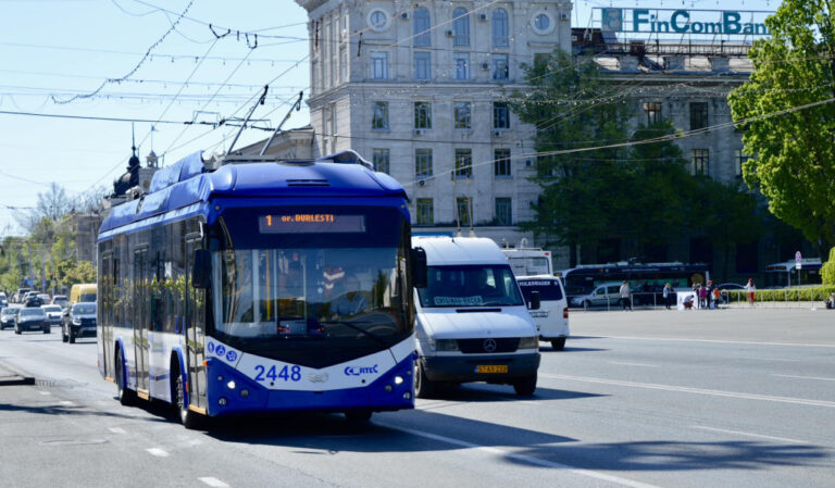 ATENȚIE! Transportul public își schimbă rutele în week-end. Trei rute de troleibuz se opresc