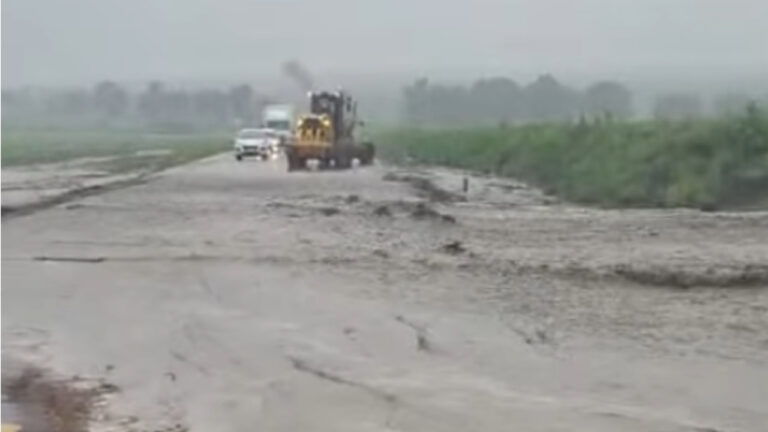 Un drum național inundat din cauza ploilor. Autoritățile recomandă evitarea acestui tronson