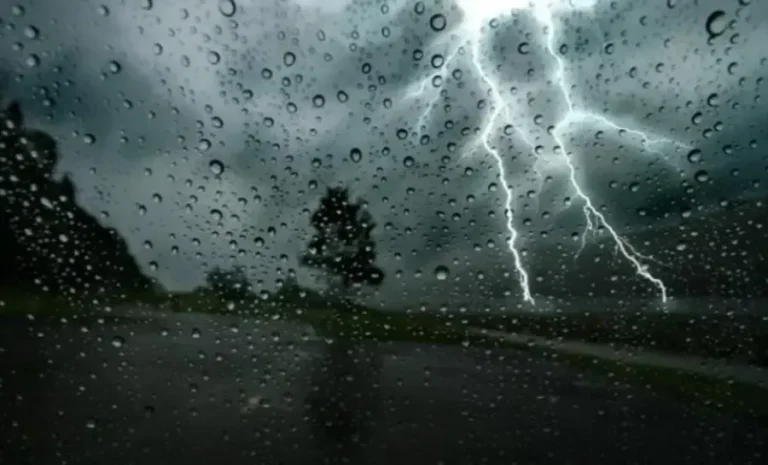 Meteorologii au emis Cod Galben de instabilitate atmosferică timp de trei zile. Ce se va întâmpla în weekend