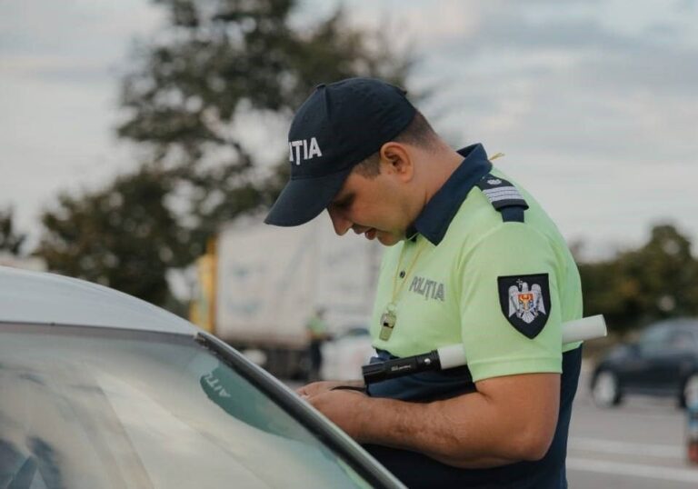 Un șofer beat a dat cu mașina în alt automobil. Rezultatul testului Drager