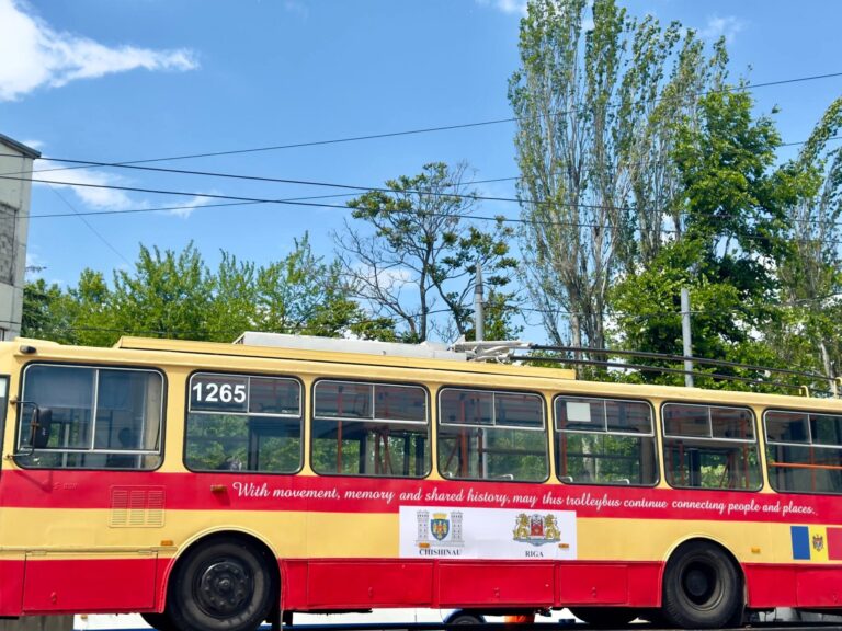 Primăria Chișinău donează un troleibuz istoric orașului Riga