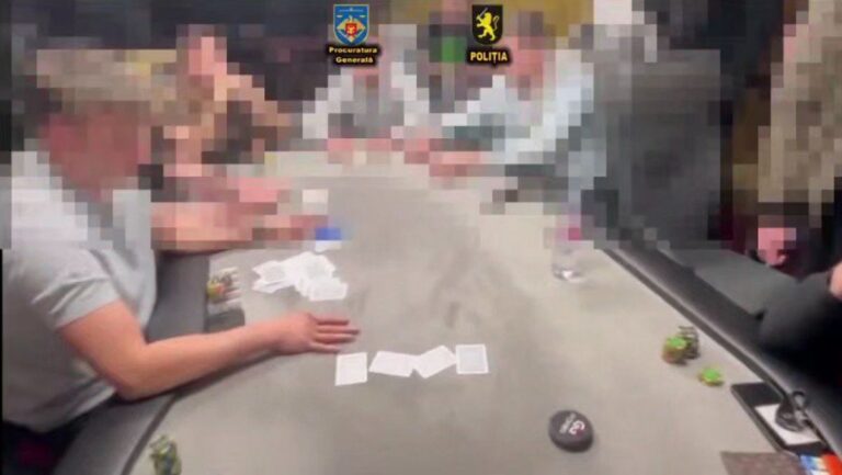 Jocuri de noroc și droguri depistate într-un local din Chișinău. Detalii