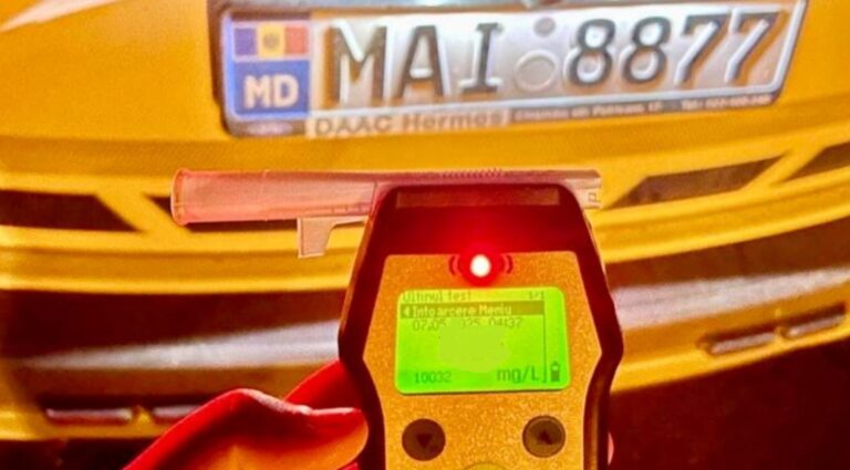 Un șofer în stare de ebrietate a încercat să mituiască polițiștii cu 750 de euro. Ce concentrație a arătat Drager