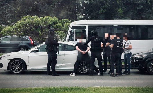 Escrocherie de peste 300.000 de euro. Grupul criminal reținut în plină stradă