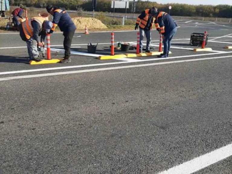 Încep lucrările de amenajare a unui sens giratoriu pe traseul național R6