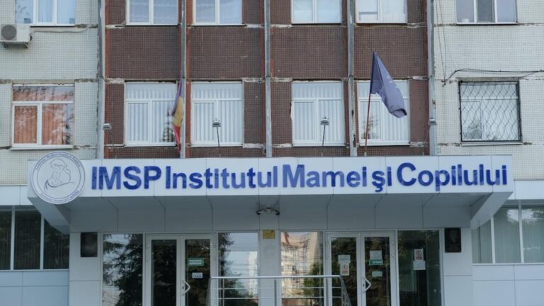 O fetiță de șapte ani salvată de medicii Institutului Mamei și Copilului. A fost diagnosticată cu o boală grea