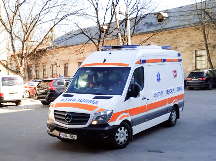 Pieton lovit pe strada Tudor Vladimirescu din sectorul Râșcani. A fost solicitată intervenția ambulanței