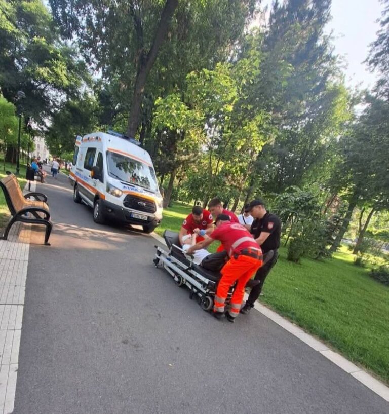 Un bărbat a fost salvat după ce a leșinat în Parcul Catedralei