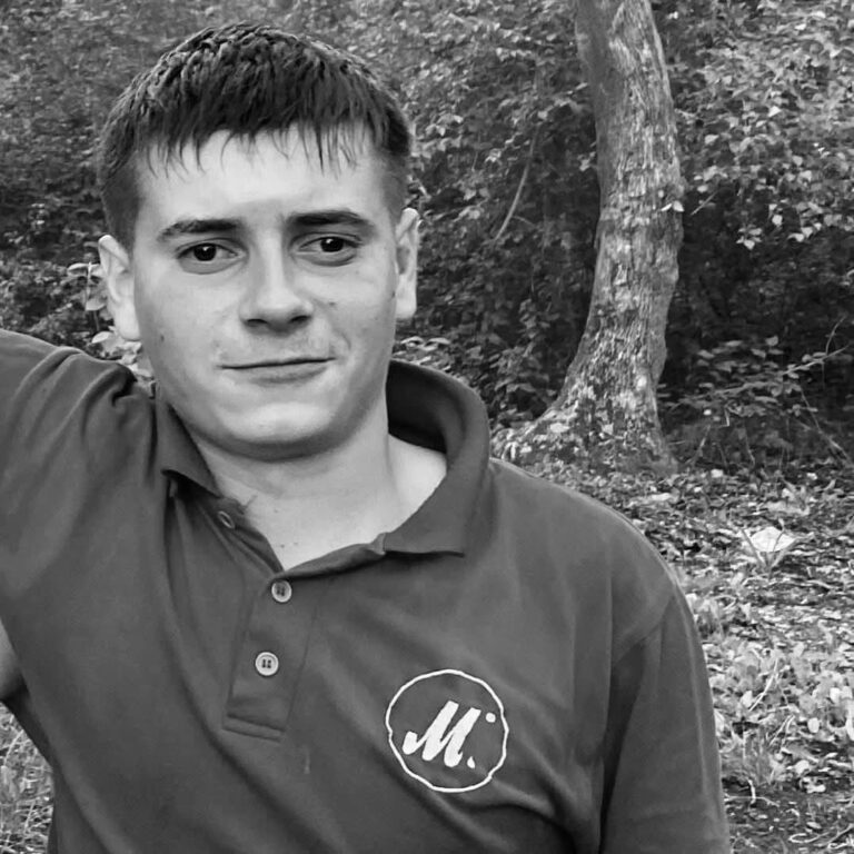 Un adolescent de negăsit de două săptămâni. Poliția solicită ajutorul cetățenilor