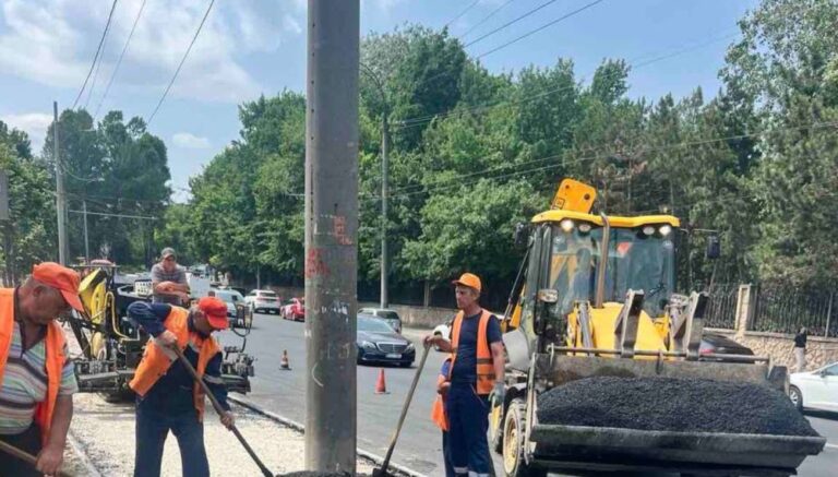 Pe șoseaua Hâncești a fost așternut stratul de egalizare
