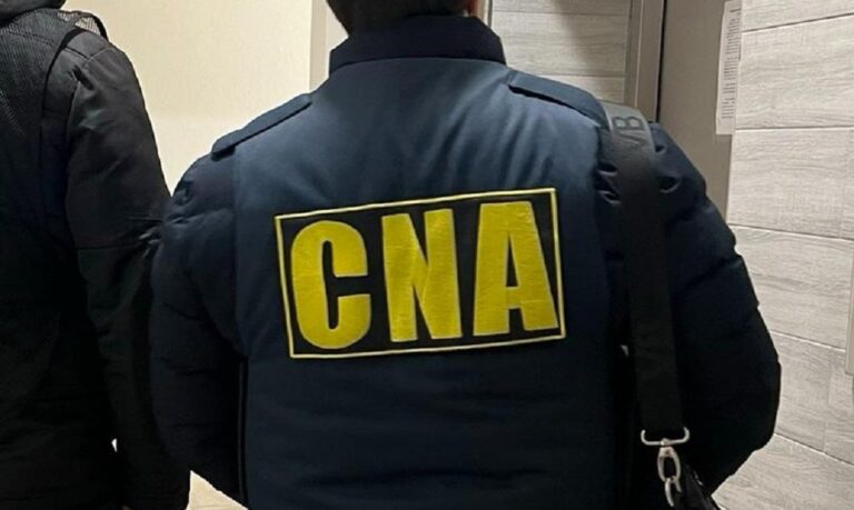 1450 de euro pentru „full-pachet” în obținerea permisului de conducere. Trei bărbați cercetați de CNA