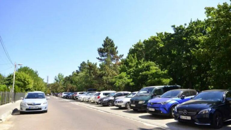 Aproximativ 200 de locuri de parcare vor fi amenajate în sectorul Botanica