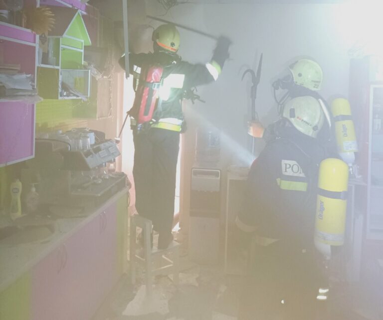 Un loc din Bălți a fost cuprins de flăcări. Au intervenit trei echipaje de pompieri