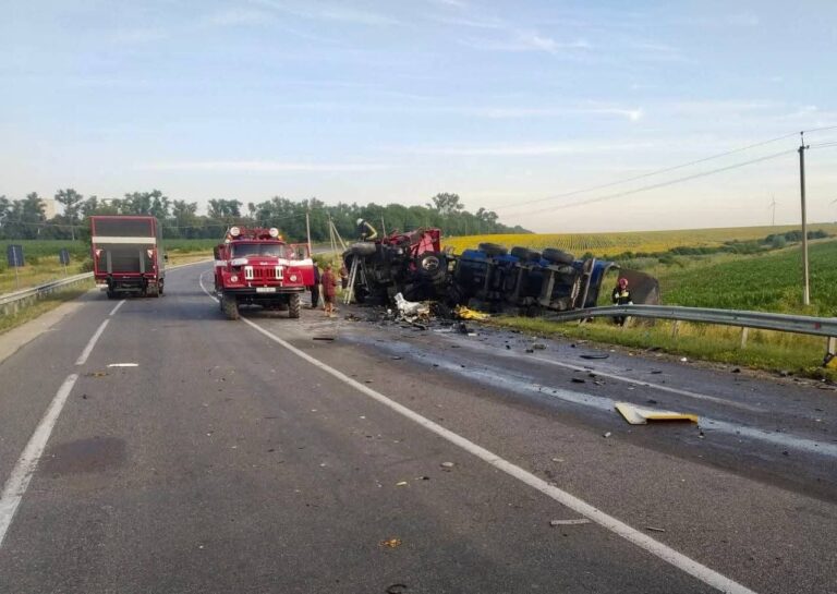 Impact fatal, la Edineț: Două camioane s-au tamponat