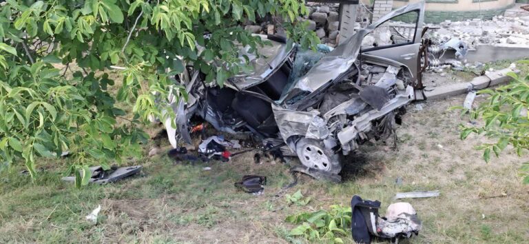 Tragedie la Drochia: Doi tineri au decedat într-un grav accident rutier