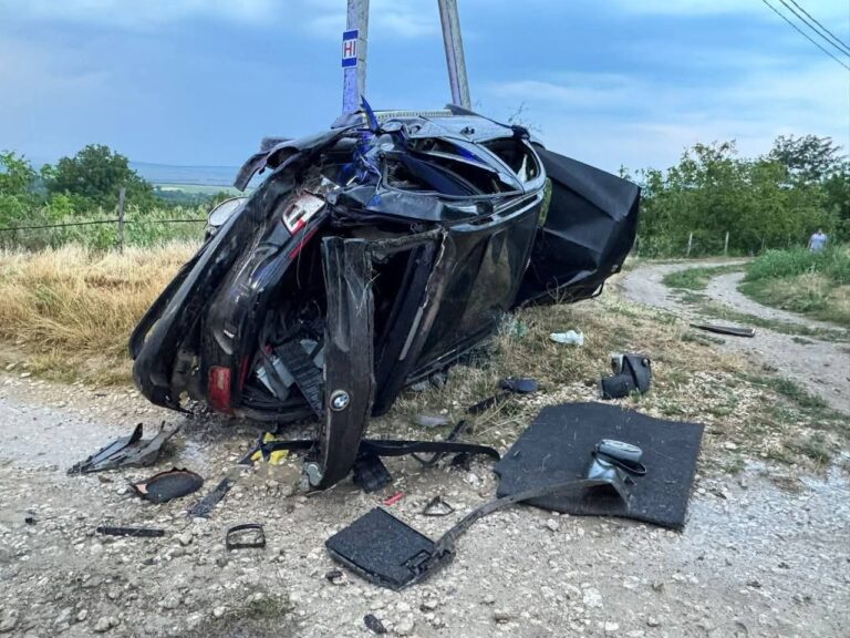 Grav accident, la Florești! Doi tineri au decedat pe loc