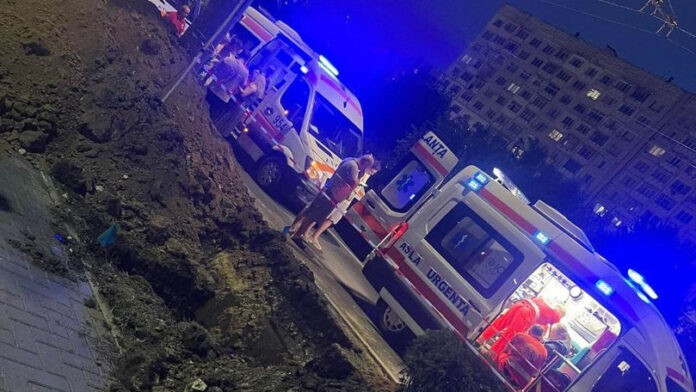 Tamponare nocturnă, la Ciocana. Un troleibuz și un automobil implicate în accident