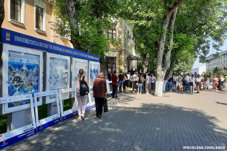 Curând începe admiterea la universitățile din Moldova. Pot depune documentele la trei universități
