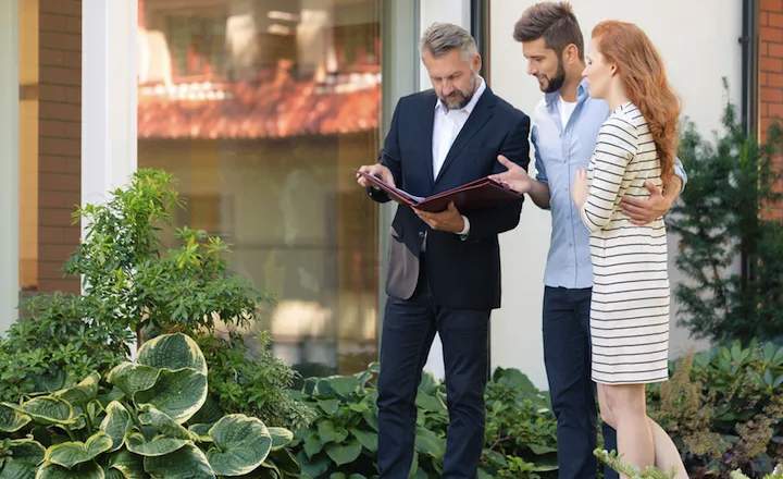 Activitatea agenților imobiliari va fi reglementată. Proiectul votat în prima lectură