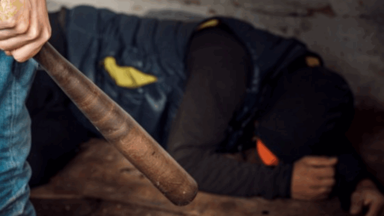 Au răpit o persoană și au bătut-o pe malul unui lac din Glodeni. Amicii de pahar condamnați la pușcărie