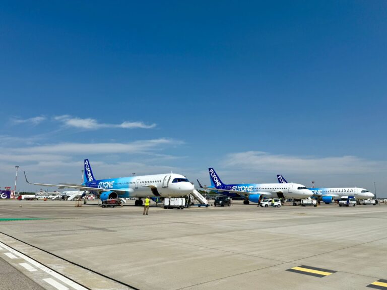 (foto) FlyOne și-a completat parcul de avioane cu alte trei de ultimă generație. Designul a fost actualizat