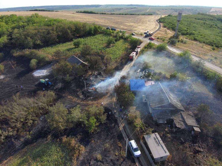 Incendiu stins după 11 ore de luptă. 25 de hectare compromise, la Ciuflești, Căușeni