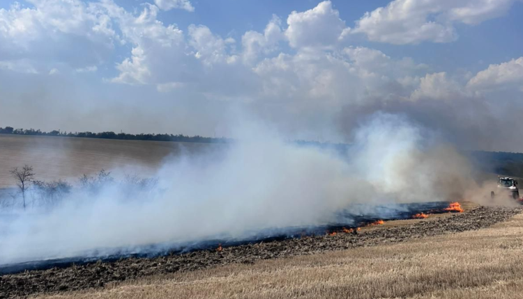 Incendiu de proporții la Comrat. Patru echipaje au intervenit